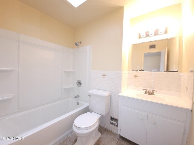 Building Photo - 240 Ferrari Ct