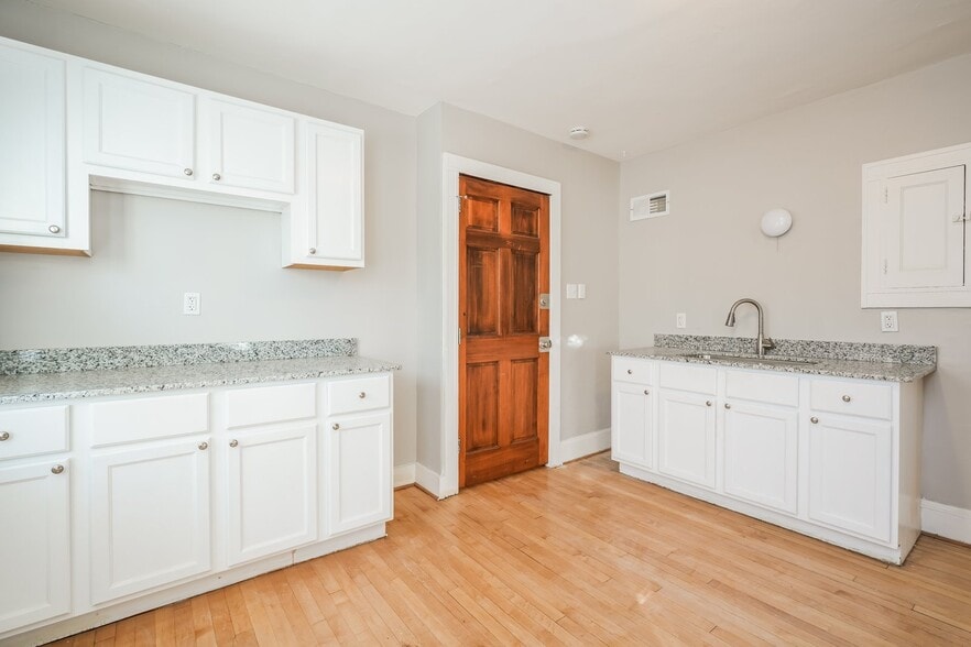 Building Photo - 2907#2909 North 44th Street, 53210; #1588012 - 1588012