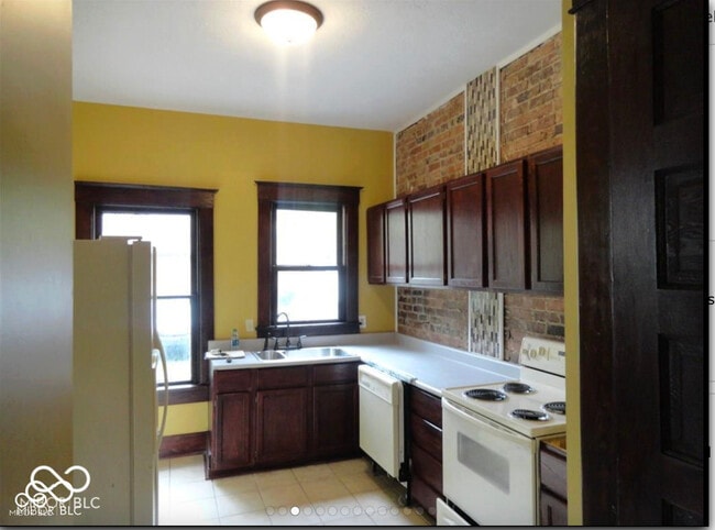 Building Photo - 1841 N Talbott St