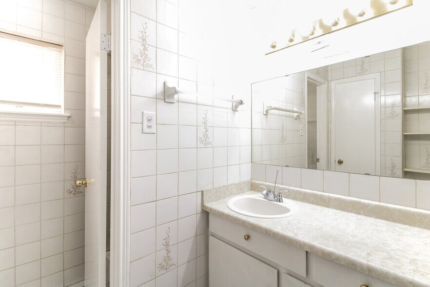 Building Photo - 5014 Hasie Dr