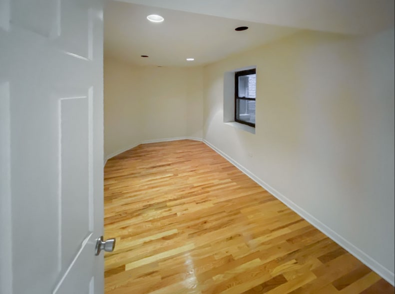 Building Photo - 3637 N Paulina St