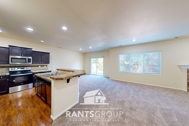 Building Photo - 5-Bedroom Home in Eagle Court with Easy I-...