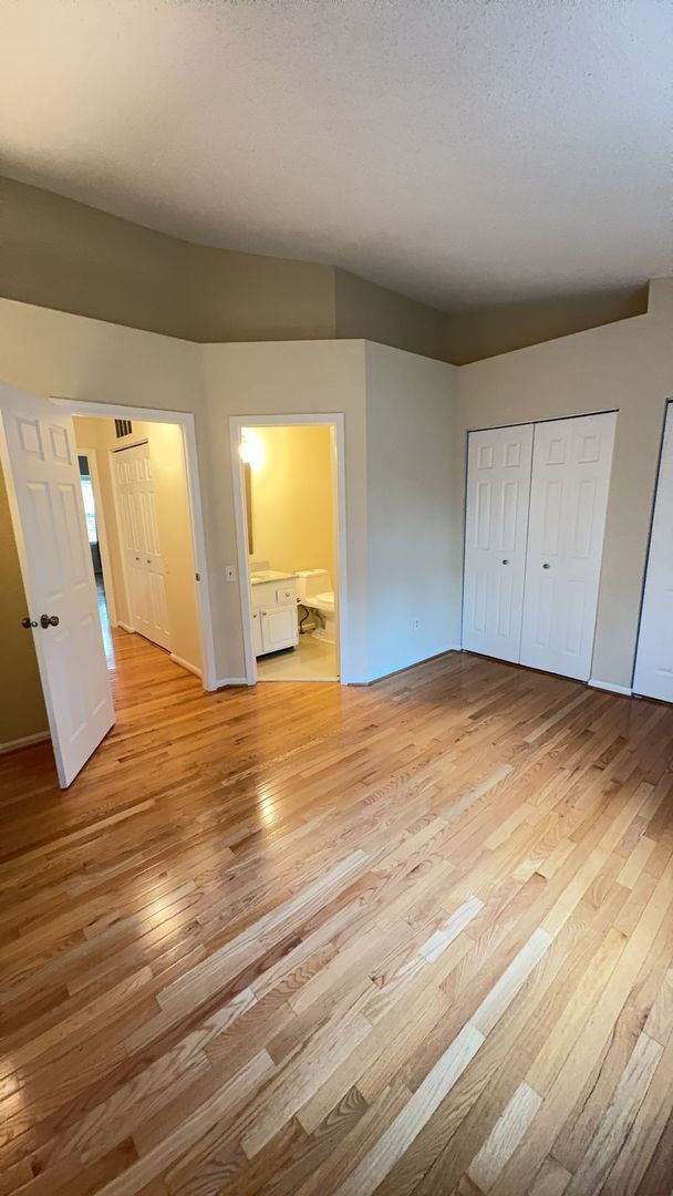 Building Photo - Two Primary Suite, Three Level Townhouse in the Pinecrest Community