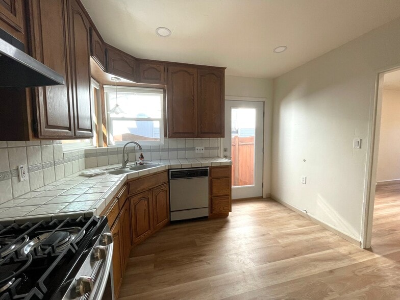 Building Photo - 2010 24th St