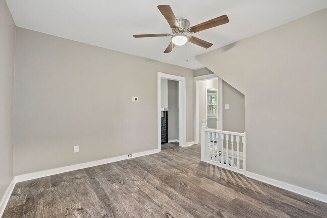 Building Photo - Recently Renovated 4 Bedroom Home in Swissvale - Available in March