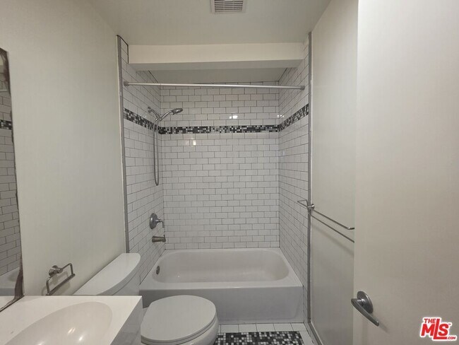 Building Photo - 2241 Branden St