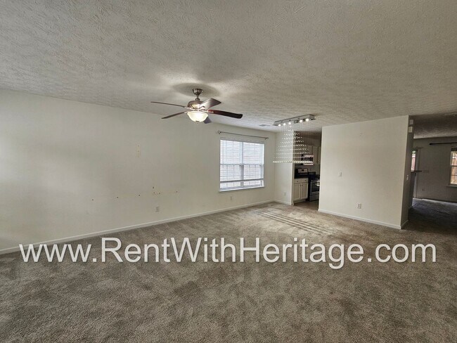 Building Photo - Gorgeous 5 bedroom, 2.5 bath / Attention t...