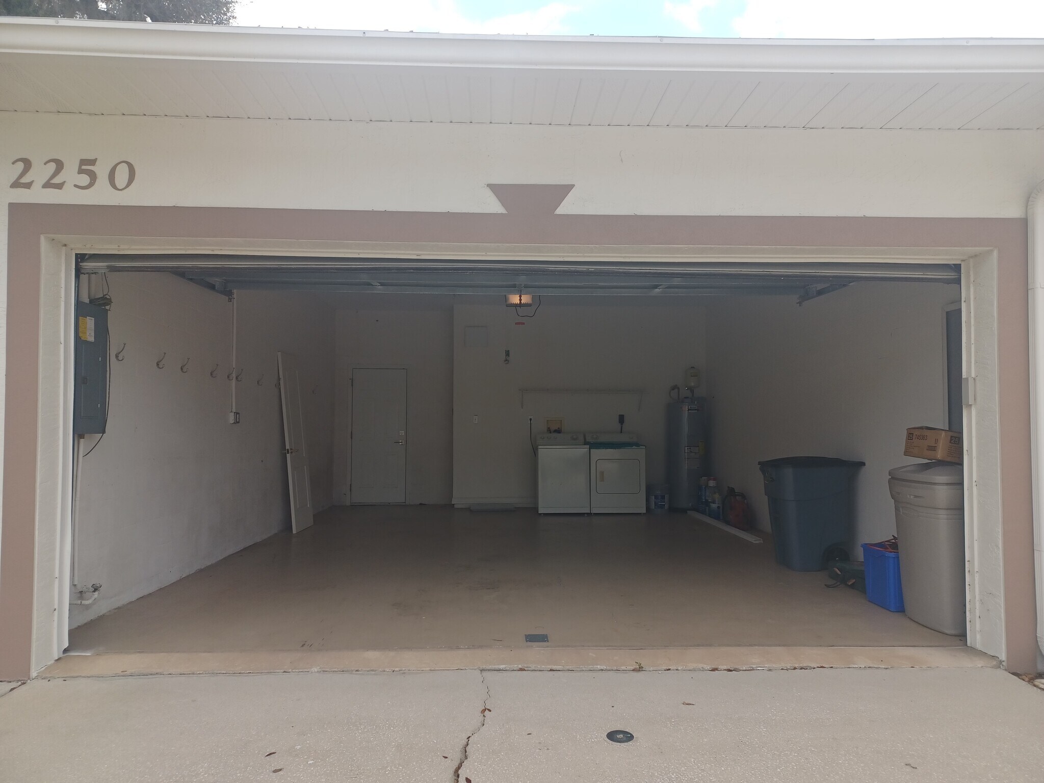 Building Photo - 2250 Candlewood Ln E