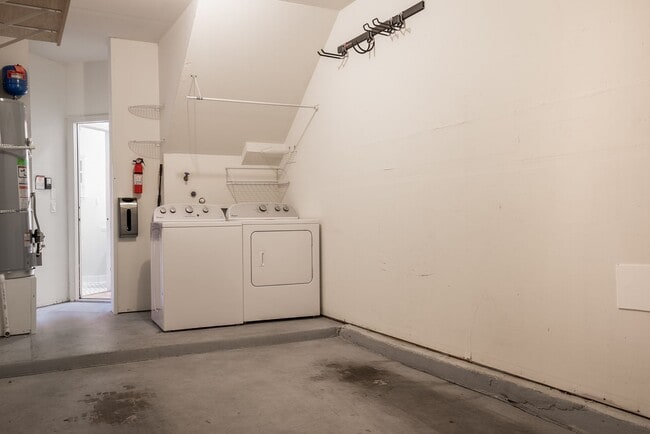 Building Photo - San Antonio Condos Gem!