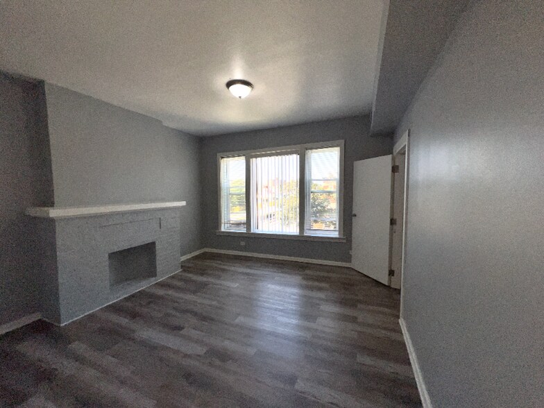 Building Photo - 2701 E 75th Pl