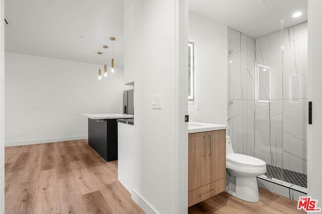 Building Photo - 1920 S Sherbourne Dr