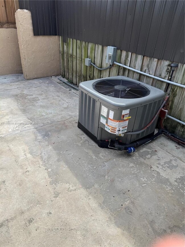 Building Photo - 6025 SW 133rd Ct