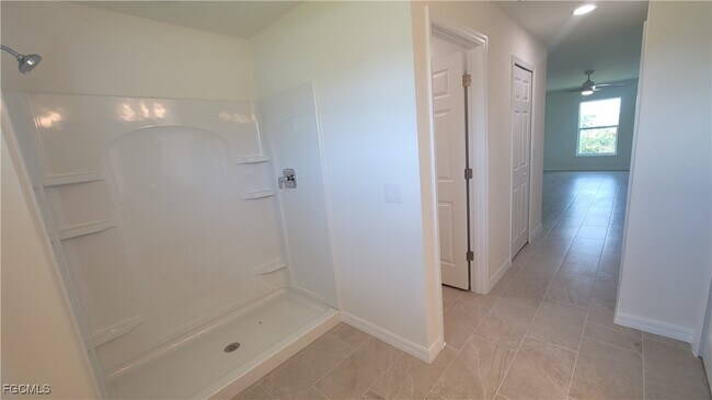 Building Photo - 4016 NE 12th Ct