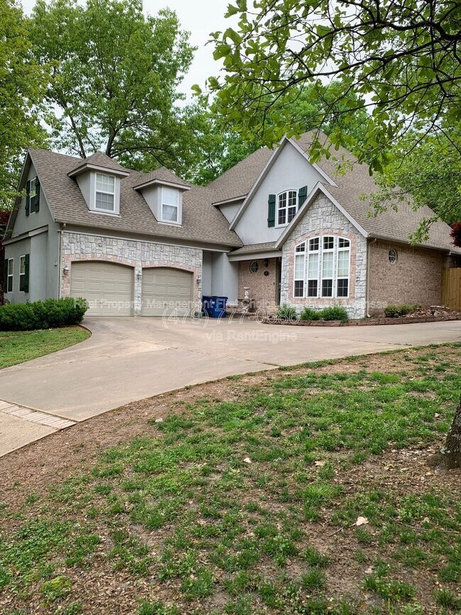 Building Photo - 300 Genesis Dr