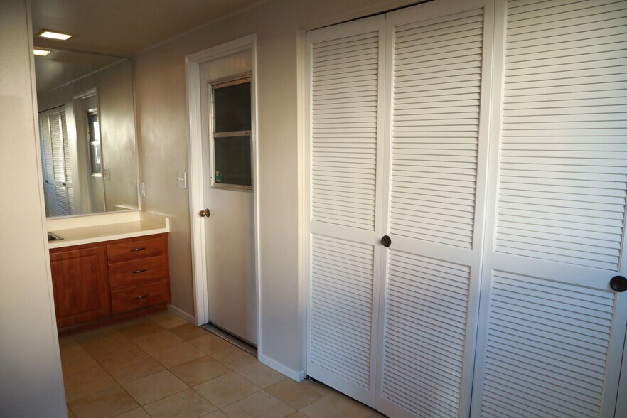 Laundry room - 646 Buttonwood Dr