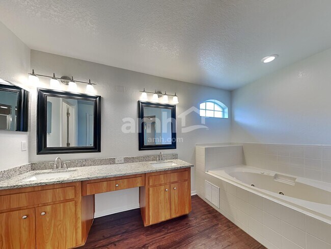 Building Photo - 3244 Sanoma Dr