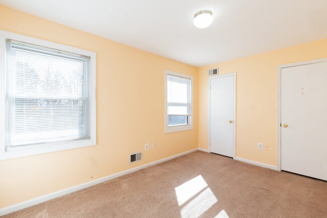 Building Photo - Spacious end-unit three-level townhome featuring 2 bedrooms and 2.5 bathrooms