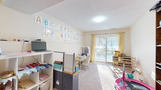 Building Photo - 542 Meadow Ct