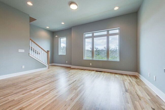 Building Photo - Youngs Lane Luxury Townhome