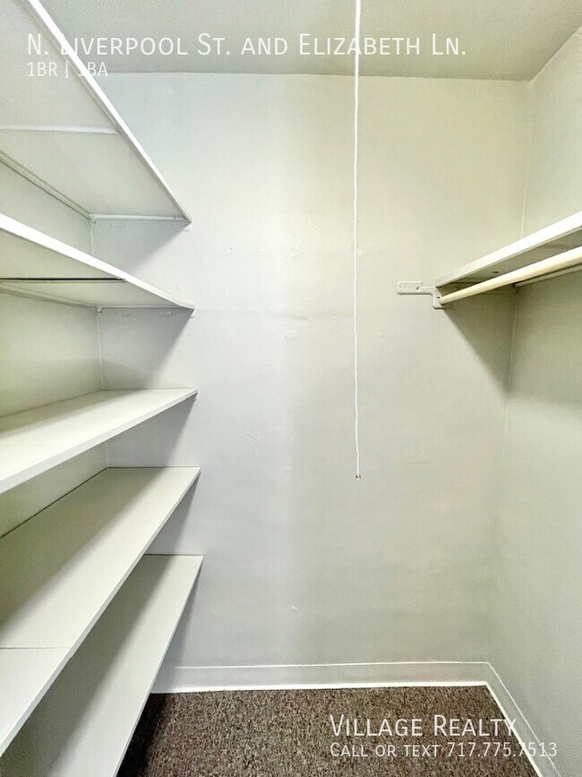 Building Photo - 35 N Liverpool St