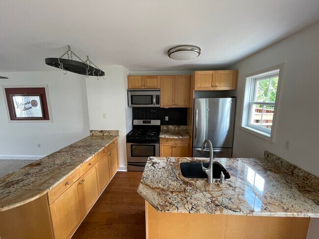 Building Photo - 406 Leverington Ave
