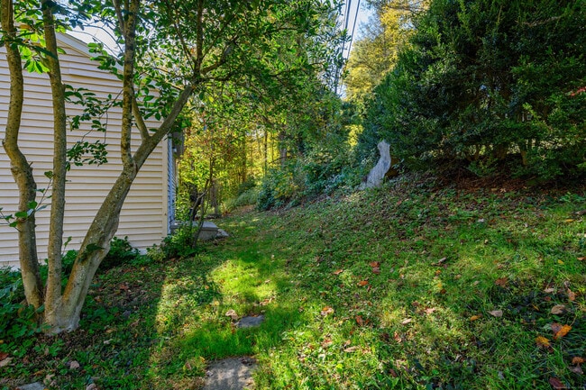 Building Photo - 54 Farview Dr