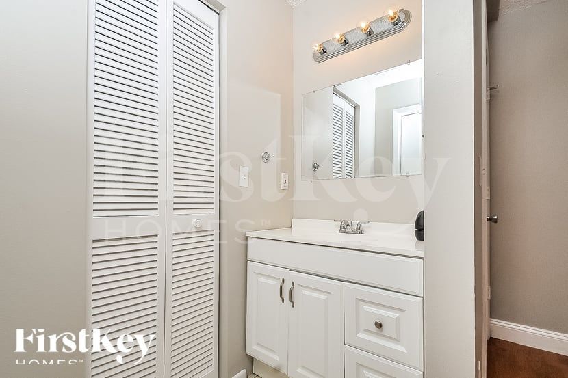 Building Photo - 1807 Greenwood Valley Dr