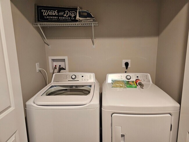 Building Photo - 814 Pierson Rd