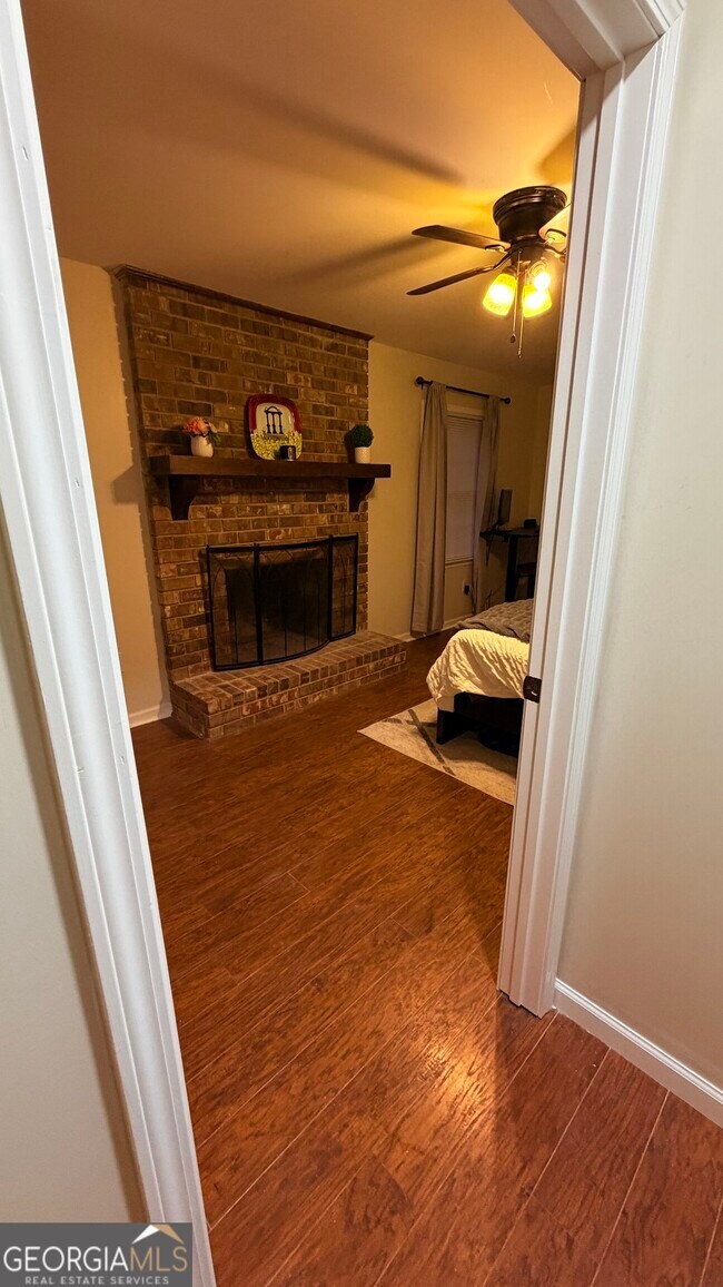Building Photo - 527 University Cir