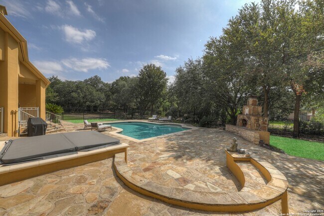 Building Photo - 9752 Trophy Oaks Dr