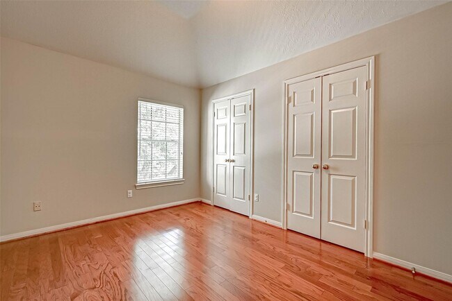Building Photo - 12419 Shadycrest Dr