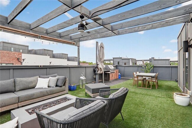 Building Photo - 1214 Chelsea Cir NW