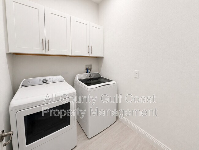 Building Photo - 5628 Lightning Whelk Ln