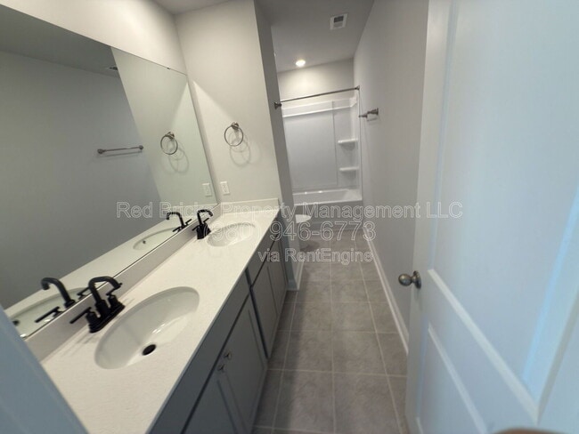 Building Photo - 1415 Black Walnut St