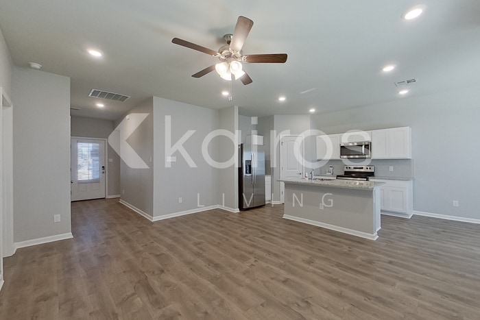 Building Photo - 203 SANTIAGO COURT