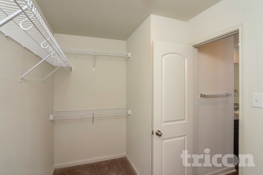 Building Photo - 11031 Chatham Ct