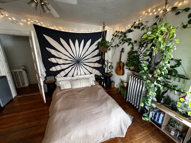 Building Photo - 40 Hooker St