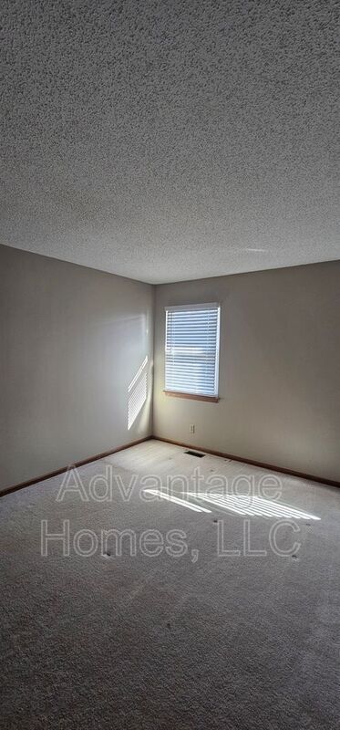 Building Photo - 11905 W 117th Terrace