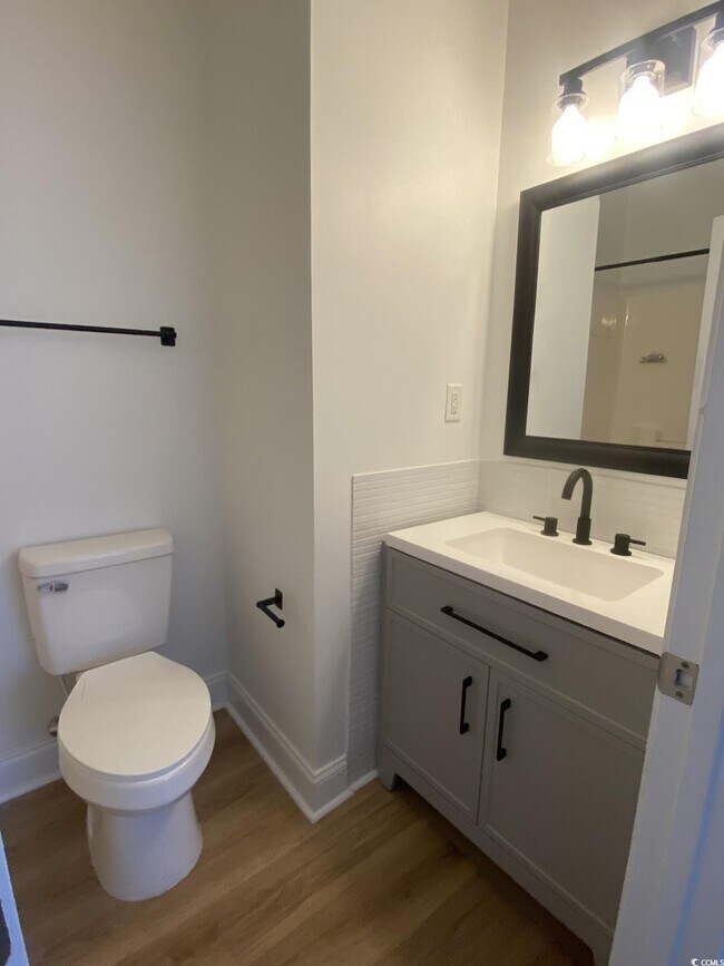 Building Photo - 2013 Silvercrest Dr