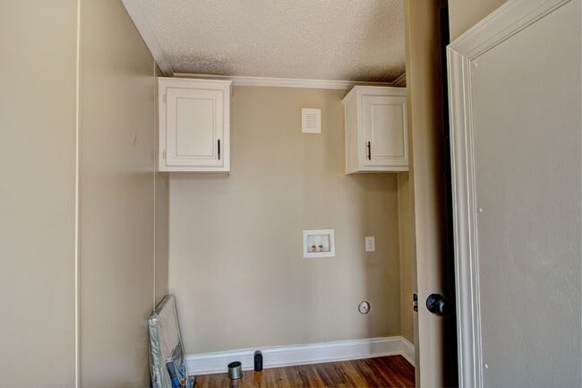 Building Photo - 105 Dutchess Dr