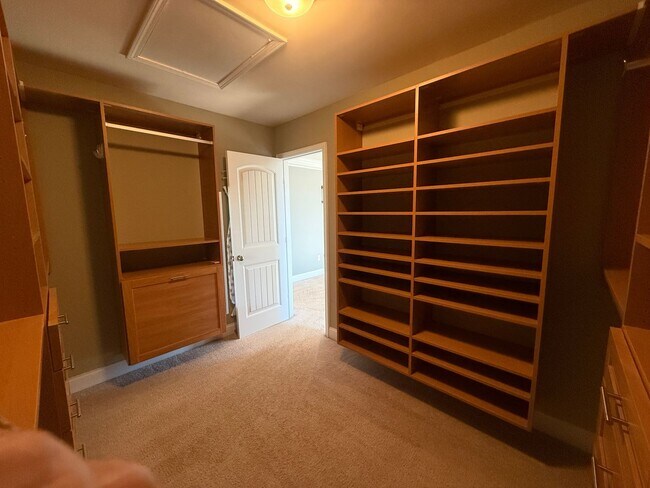 Building Photo - Amazing home with custom touches and in-ground pool