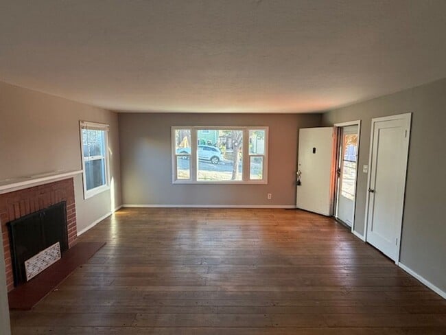 Building Photo - Beautiful Richmond Annex Home with Updated Kitchen & Bath + Bonus Room