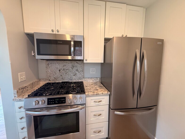 Building Photo - 6603 Bantry Ave
