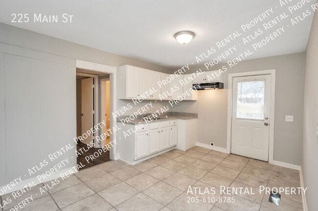 Building Photo - 225 Main St