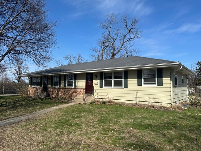 Primary Photo - 3701 Colorado Ave S
