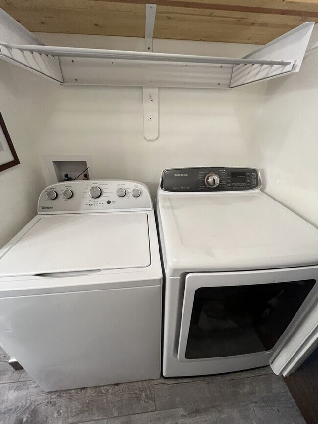 Building Photo - Fully Furnished Home for Lease Near Hospit...