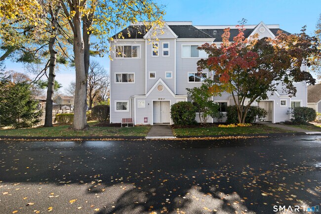 Building Photo - 267 Melba St