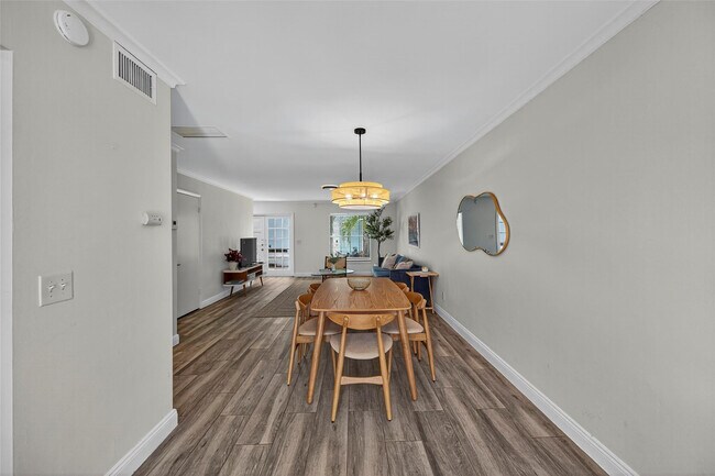 Building Photo - 2708 NE 14th Street Causeway