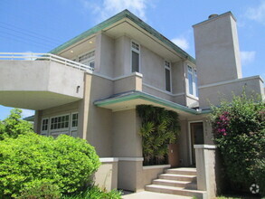 Building Photo - 4BR/2+1BA Single Family House - La Jolla