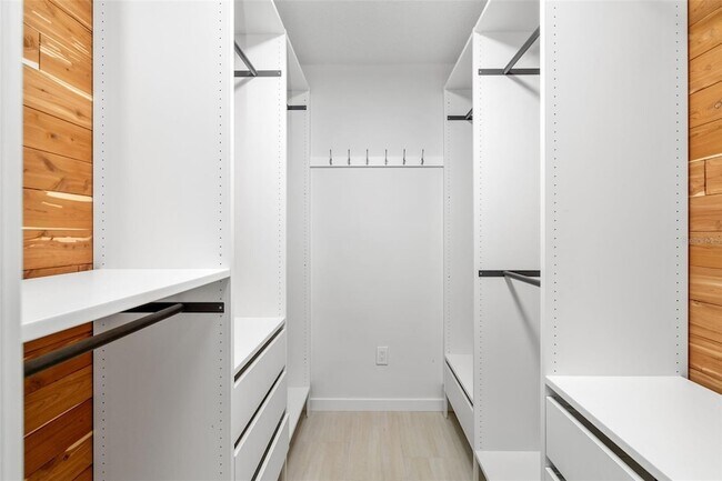 Building Photo - 4814 Country Oaks Blvd